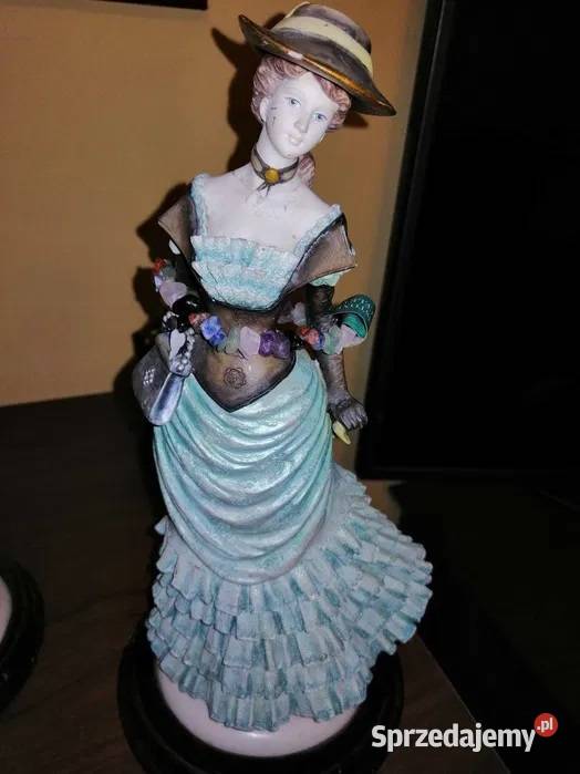 Trzy figurki porcelanowe z Kolekcji The Leonardo Porcelana i szkło mazowieckie Warszawa