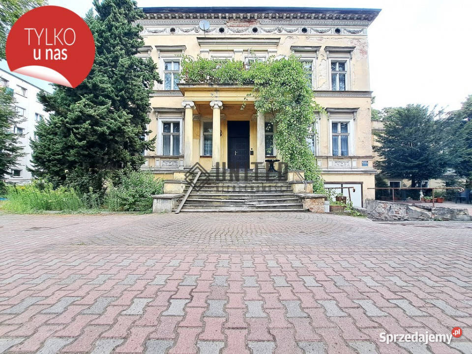 Pałac w Rawiczu/inwestycja/balkon/park/garaż
