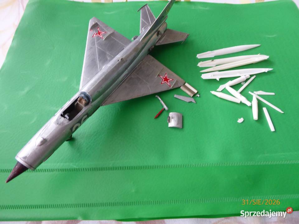 Sprzedam modele samolotów Su7 MiG21 Końskie