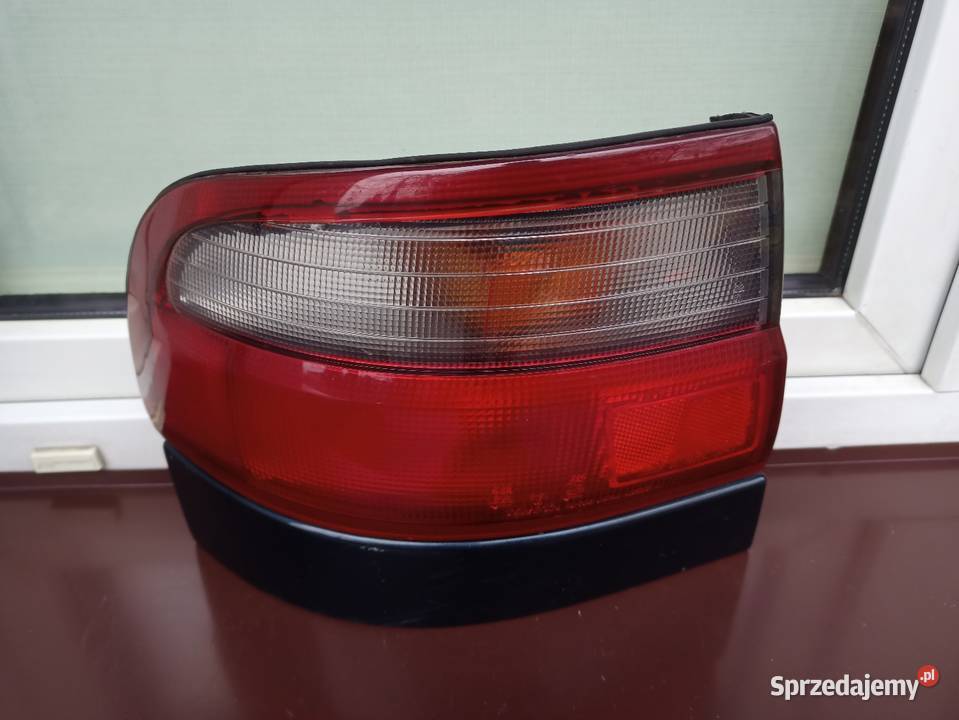 Toyota Carina E sedan lampa tył tylna lewa osobowe Sieradz