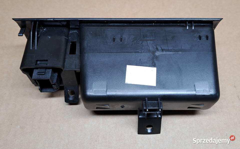 Panel przełącznik awaryjnych schowek półka VW osobowe Mielęcin