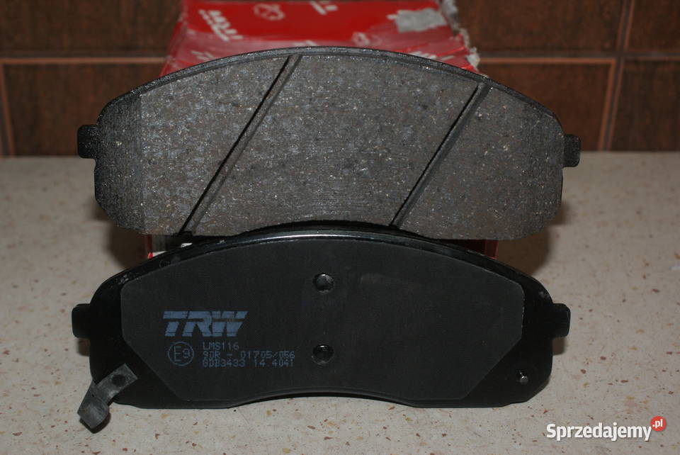 GDB3433 TRW KLOCKI HAMULC KIA CARNIVAL II 0306