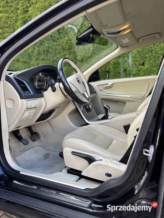 Sprzedam Volvo XC60 wersja Momentum produkcji klimatyzacja Chojnice
