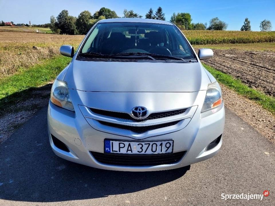 Toyota Yaris 2 sedan 15 benzyna automat Siemień