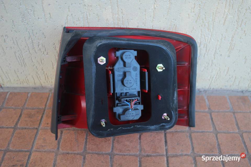 LAMPA LEWY TYŁ AUDI A6 C5 KOMBI AVANT 4B9945095F osobowe Lampy tylne