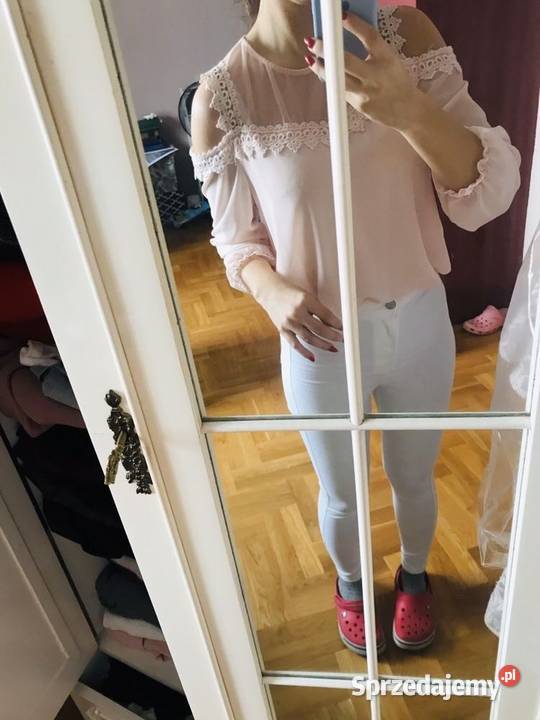 Bluzka cold shoulder koronka siateczka pudrowy Bluzki i koszule małopolskie Kraków