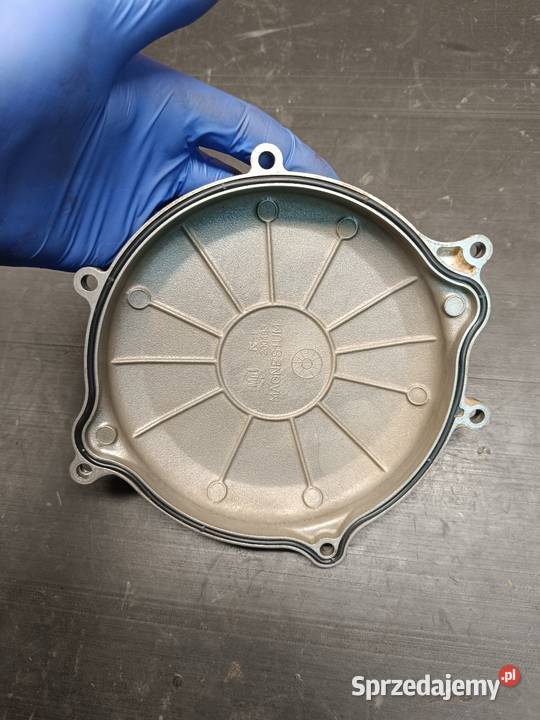 Pokrywa osłona prawa dekiel kosza części Suzuki Pokrywy i osłony silnika małopolskie Gołaczewy