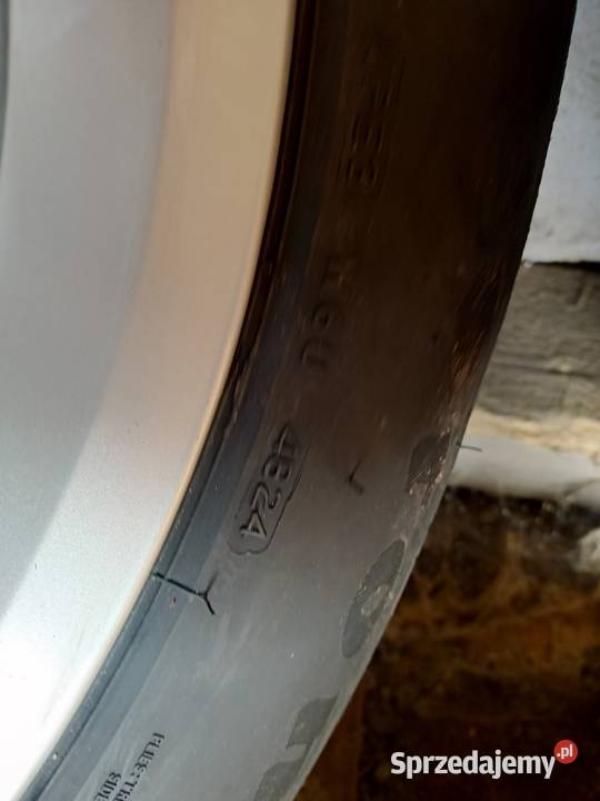 Koła zimowe Tiguan 17 w super stanie Samochodowe Brodnica