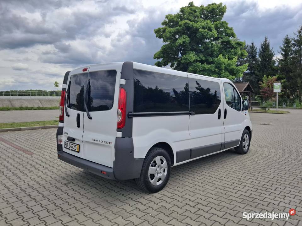 Opel Vivaro Long 9 osób z Niemiec Nawiewy manualna Vivaro sprzedam