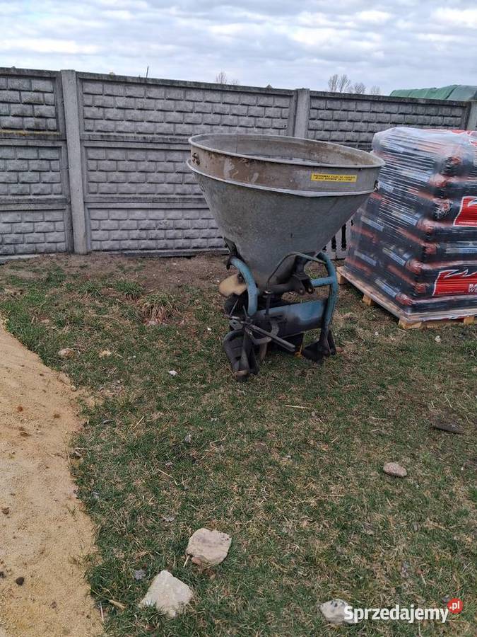 Rozsiewacz nawozu lejek Nowe Krasnodęby