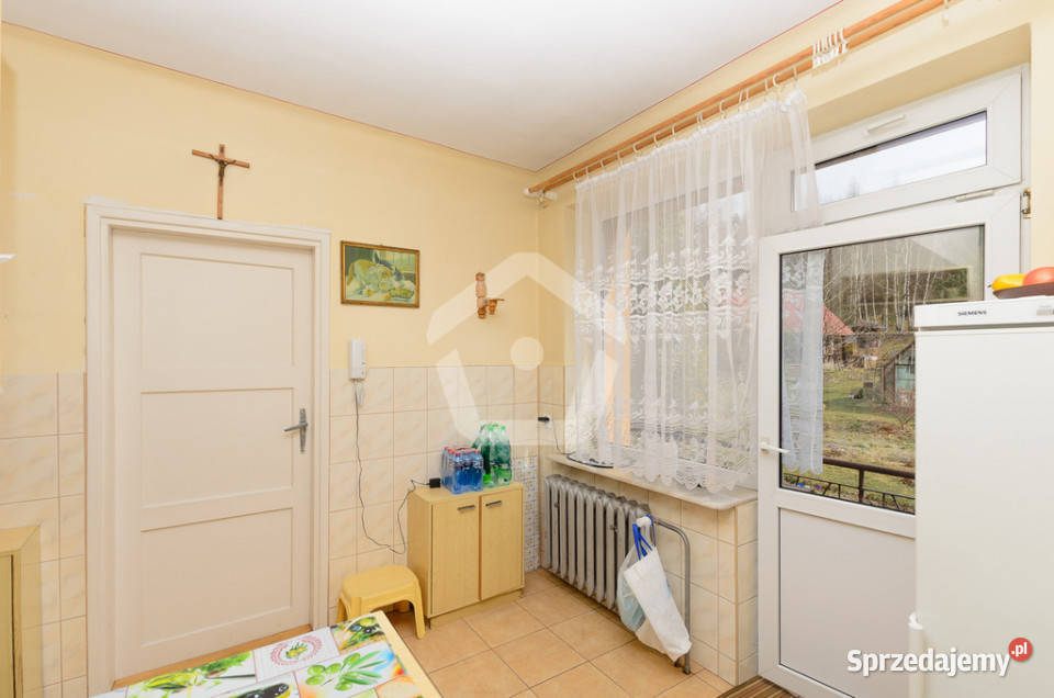 Dom z częścią pod lokal usługowy w centrum Rok budowy 1966 Sprzedaż Błażowa sprzedam