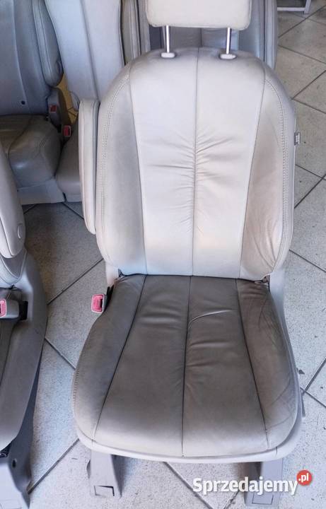 Fotele Kanapa Komplet Toyota Sienna 3 2011 osobowe Wasilków sprzedam