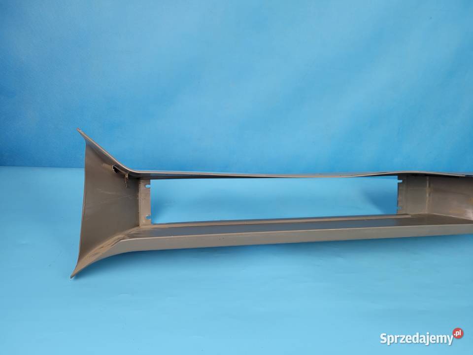 CASE IH PUMA 145 12r OSŁONA SŁUPKA A PRAWA Kolno