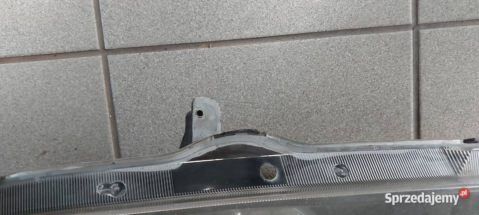 Mazda 3 sedan 2003 2004 2005 lampa lewa przód osobowe Byków