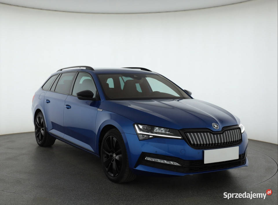 Skoda Superb iV 14 TSI PHEV asystent pasa ruchu Piaseczno