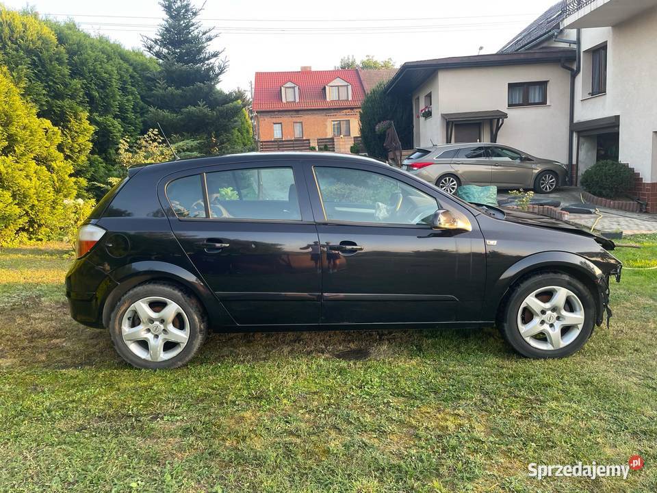 Opel Astra 17 CDTI z 2008r 100 266 stłuczce Hatchback Piekary Śląskie