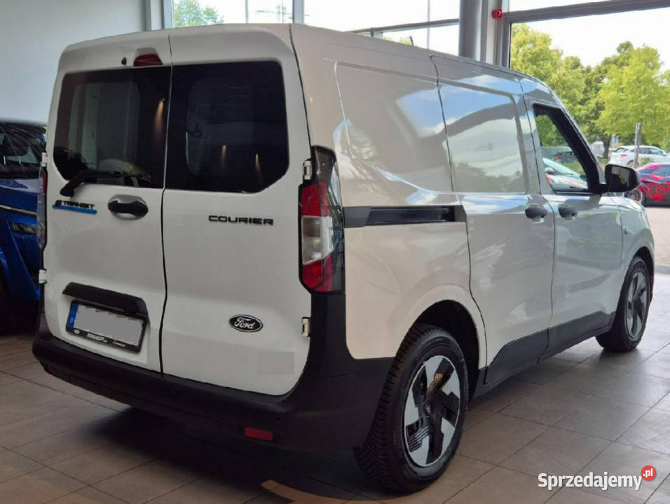 Ford Transit Courier Elektryczny zasięg 300 bluetooth