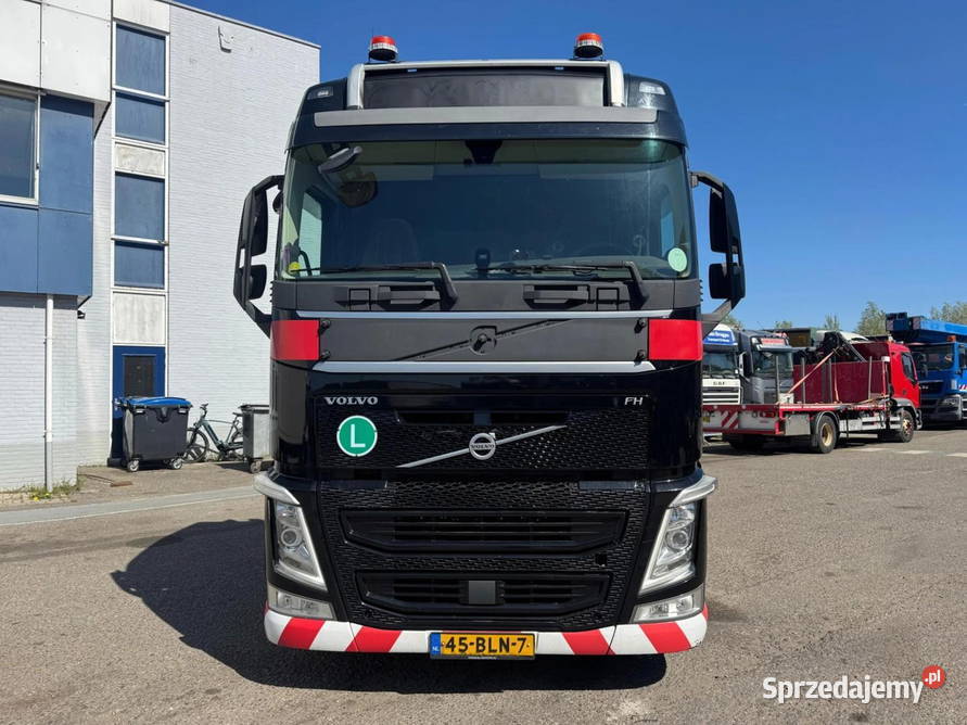 Ciagnik siodlowy Mega Lowdeck 95 Volvo Eur 6 Warszawa