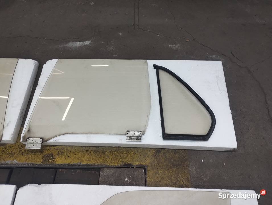 BMW e30 sedan brązowe szyby Częstochowa