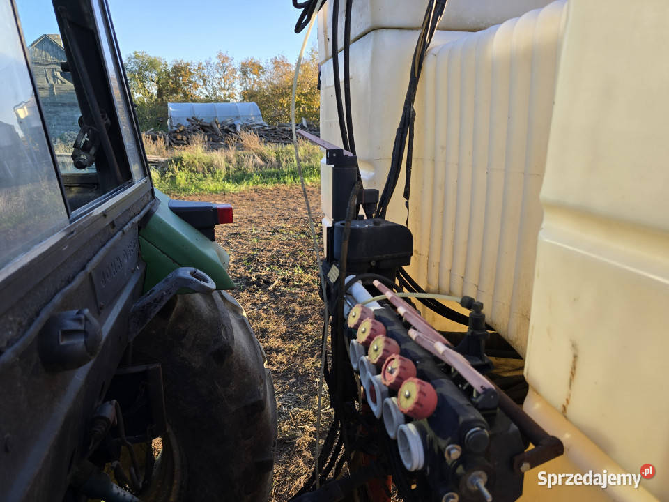 Opryskiwacz zawieszany HOLDER F712H 1000 L 12 m Serwatki sprzedam