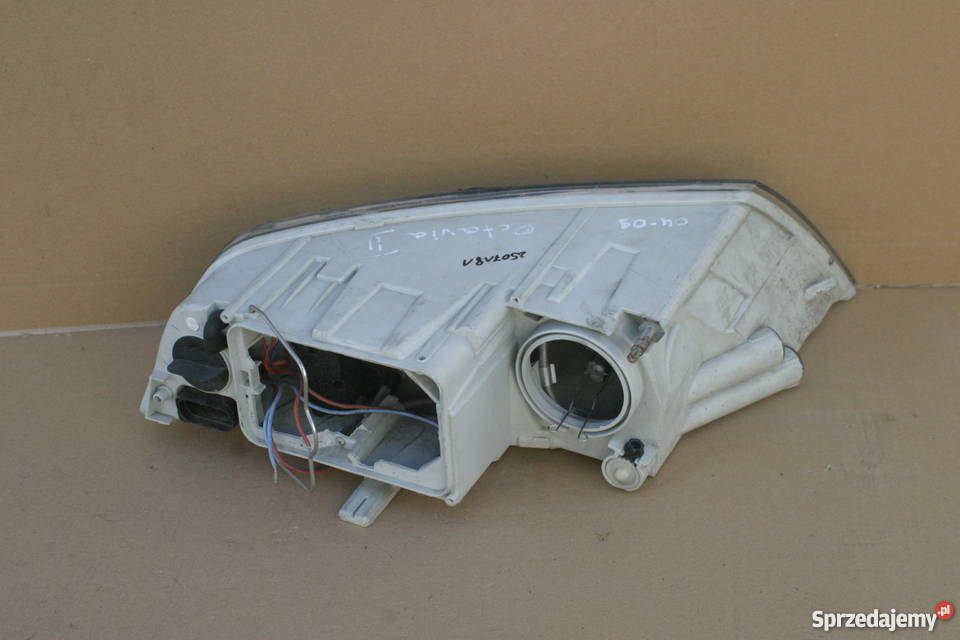 SKODA OCTAVIA II 2 0409 LAMPA REFLEKTOR PRZÓD osobowe lubuskie Bieleń