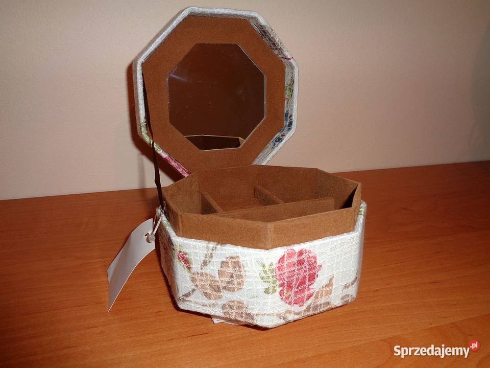 Kuferek na biżuterie Toruń