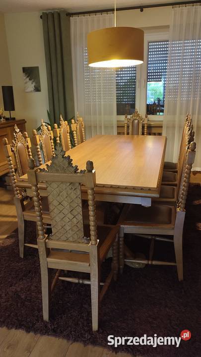 Drewniany stół z krzesłami w stylu rustykalnym z Ozimek