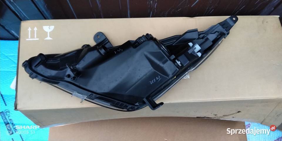 Toyota Aygo II 201418 lampa przednia Prawa Oświetlenie Łódź
