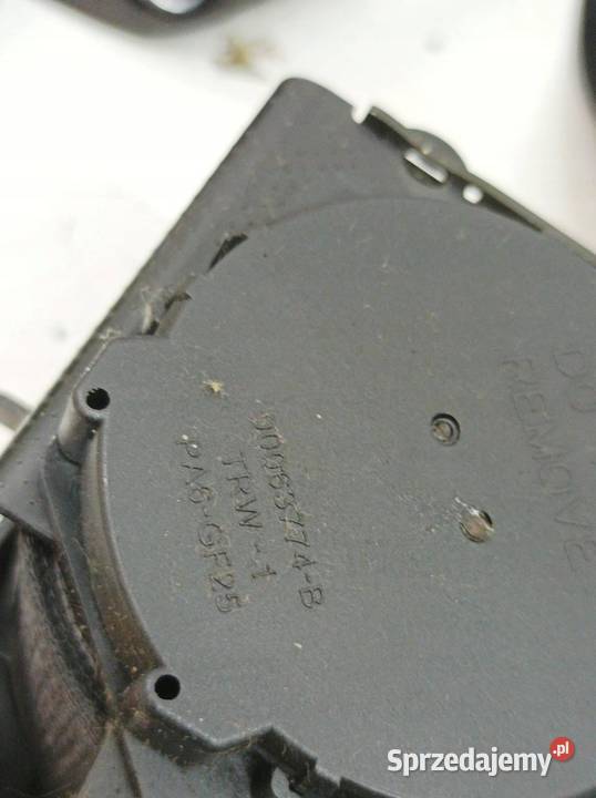 PAS BEZPIECZEŃSTWA PRAWY LEWY TYŁ KANAPY ZAPINKA