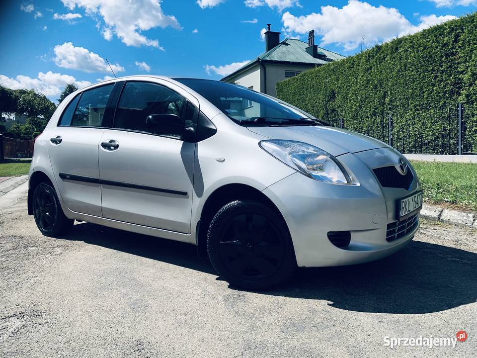 Toyota Yaris II SREBRZYSTY 10 VVTi 69 Krajowy podkarpackie Przeworsk