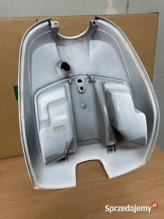 Piaggio LX 125 Kokpit przód osłona kolan plastik