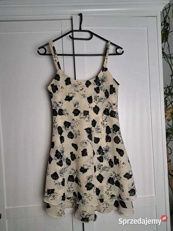 Sukienka w kwiaty na ramiączkach pomorskie Trąbki Wielkie