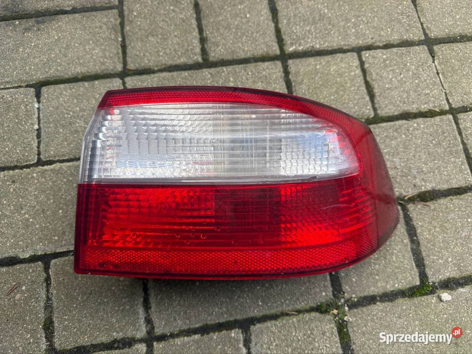 Lampa prawa tył zewnętrzna sedan Renault Lagun prawe Lampy tylne wielkopolskie Ostrów Wielkopolski