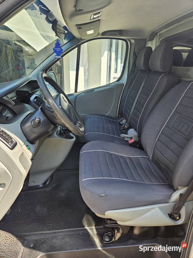 Nissan Primastar w ciągłej szary Chełm