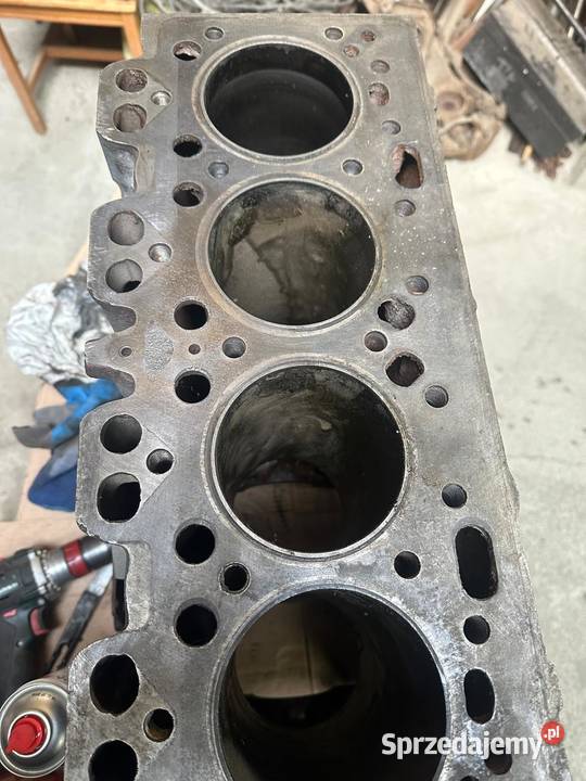 Głowica z zaworami Perkins 4 nieużywana Łódź