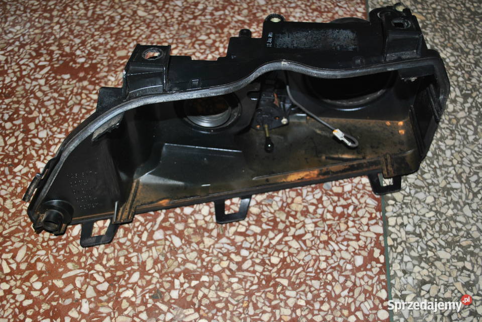 Obudowa lampy lewy przód xenon e39 przedlift Poręba