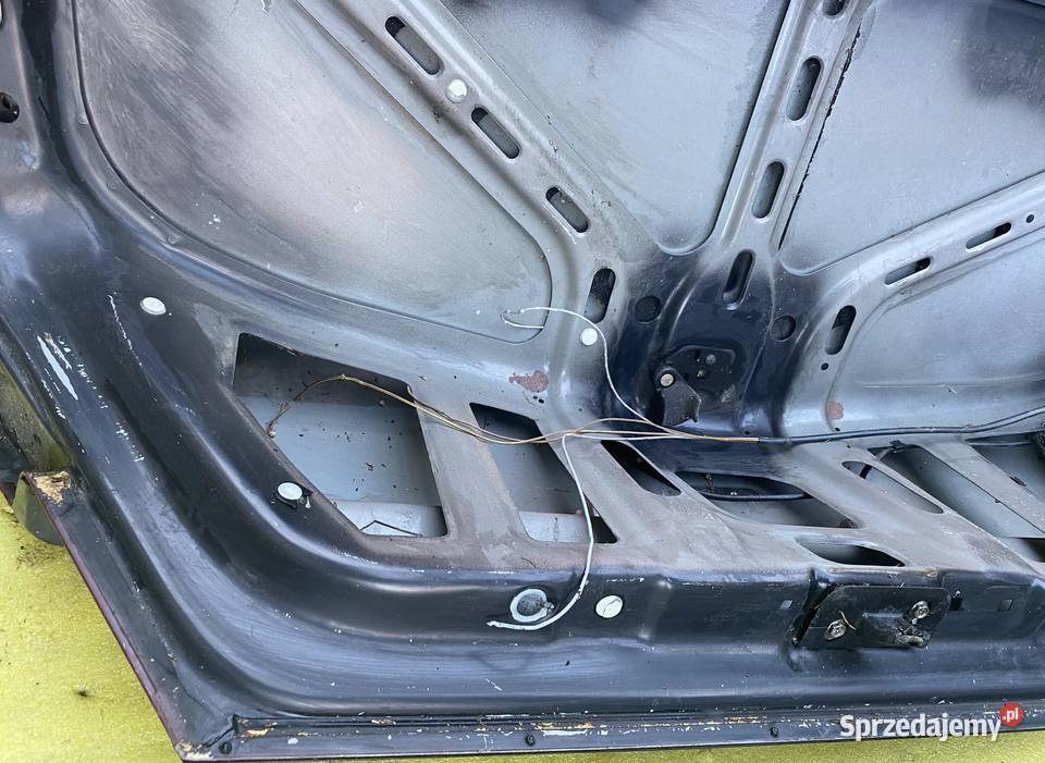 MercedesBenz E W124 Klapy bagażnika bez rdzy Łagiewniki