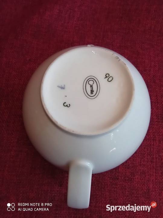 Mlecznik Camilla śliwka jako dekor na białej Porcelana i szkło Porcelana i szkło