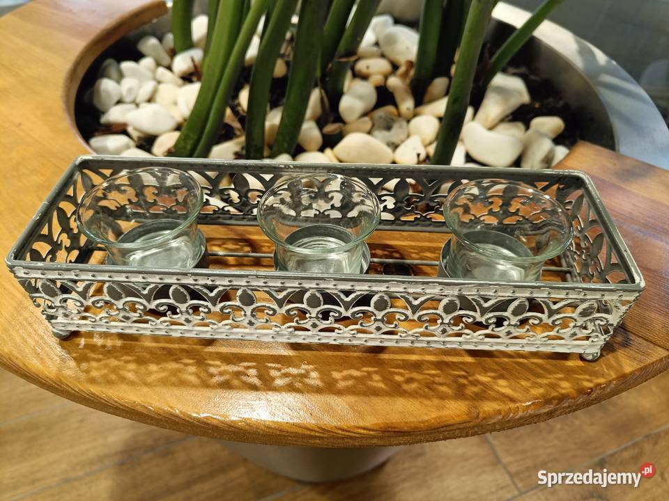 Świecznik potrójny z motywem królewskiej lilii mazowieckie