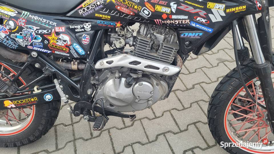 Suzuki DR 125 SM z niskim przebiegiem 125cm3 Suzuki Sława