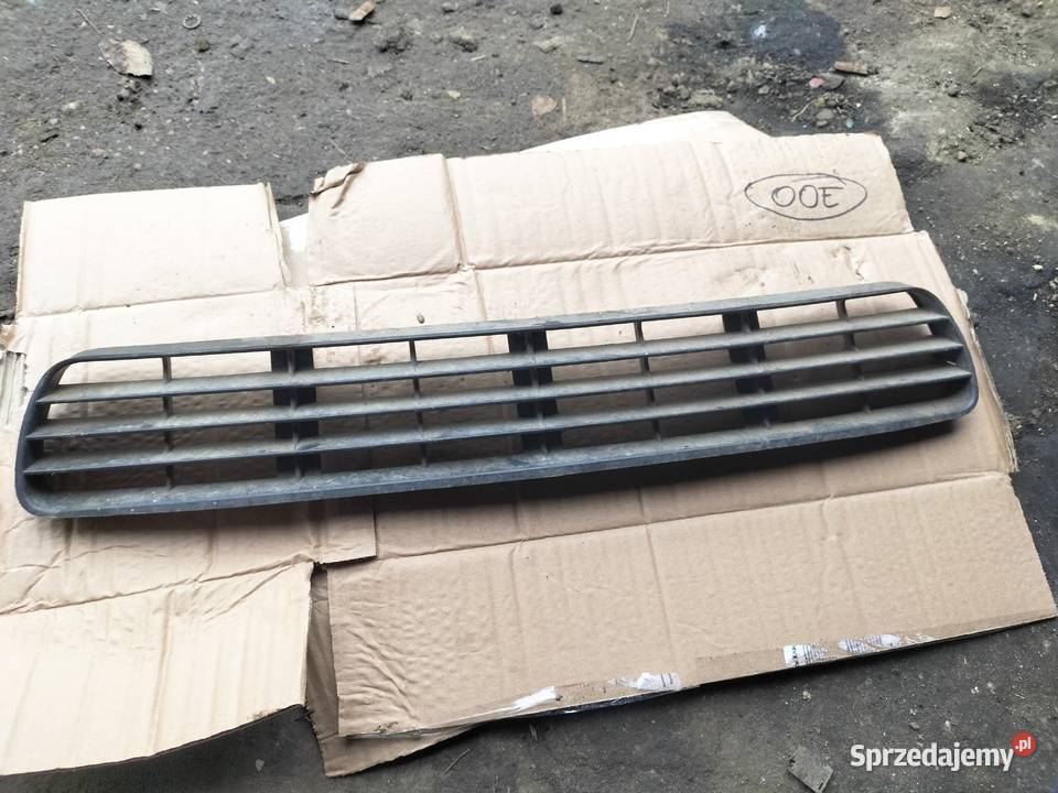 AUDI 80 B4 ŚRODKOWA KRATKA ZDERZAKA PRZEDNIEGO Kamień-Kolonia