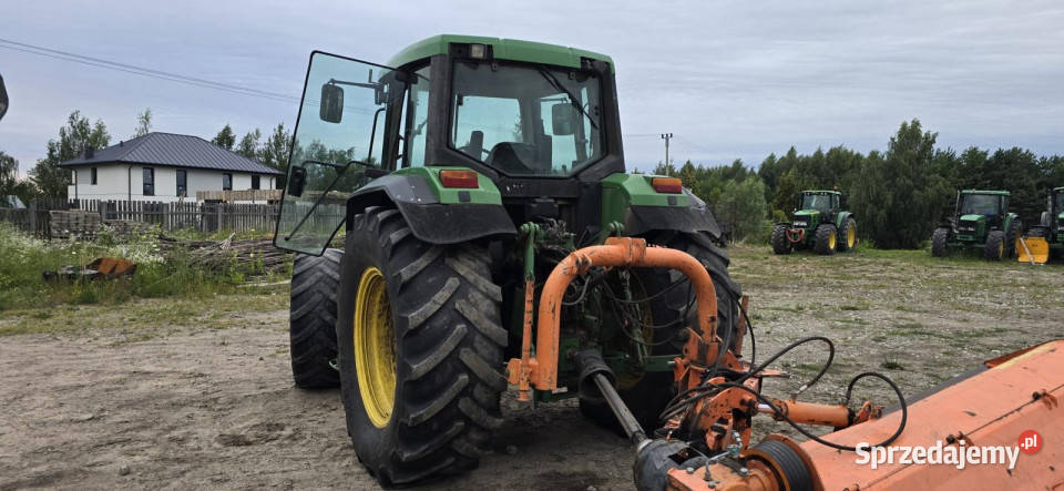 Ciągnik JOHN DEERE 6810 4x4 125 PowerQuad
