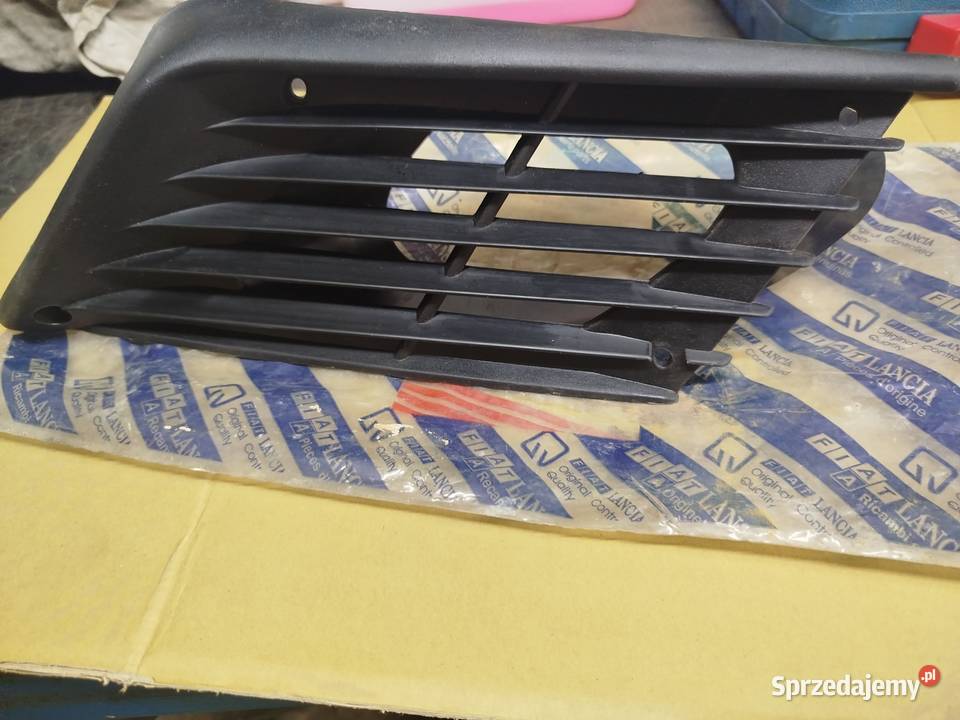 Wlot powietrza boczny Fiat 126p FLEL Klucze