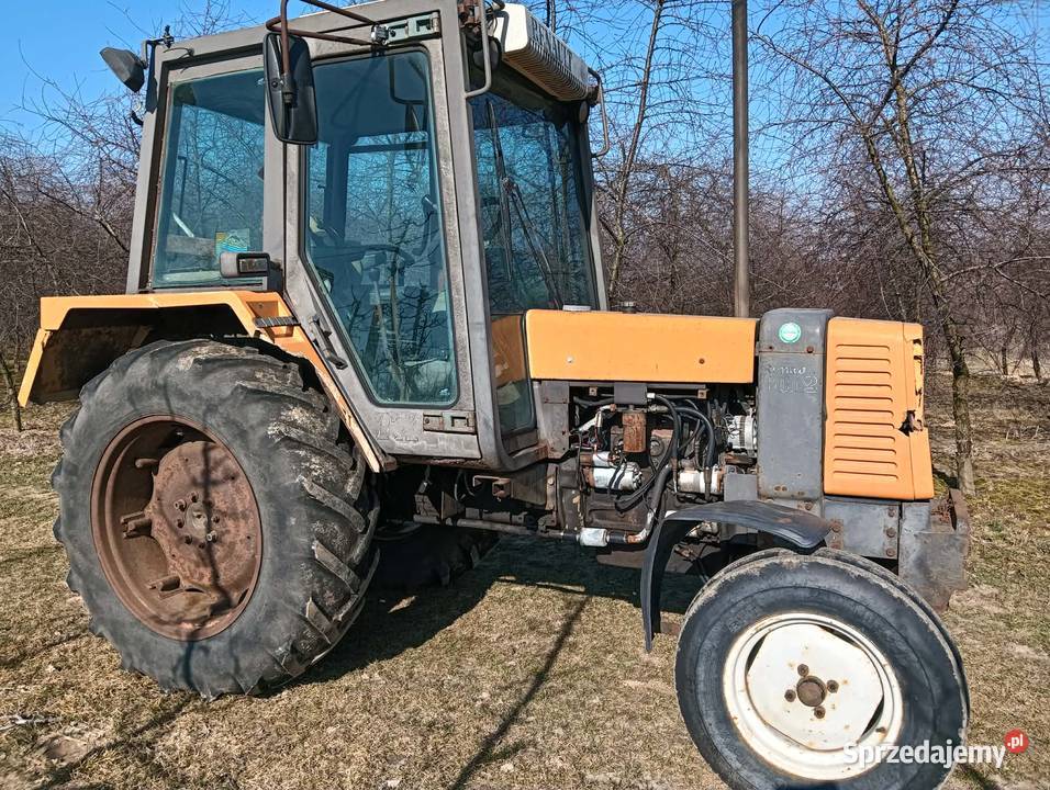 Ciągnik RENAULT 8012 Renault