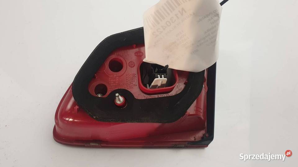 LAMPA W KLAPE LEWA 3AE945307C PASSAT B7 osobowe Lipno