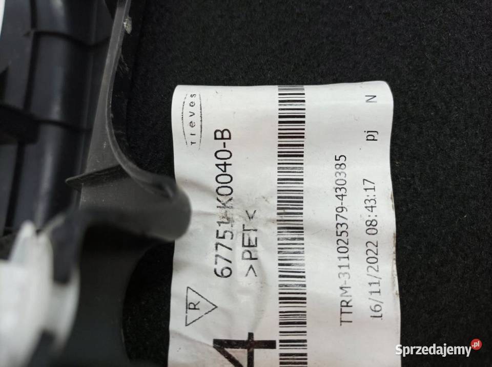 TAPICERKA BOCZEK KLAPY BAGAŻNIKA Toyota Yaris IV
