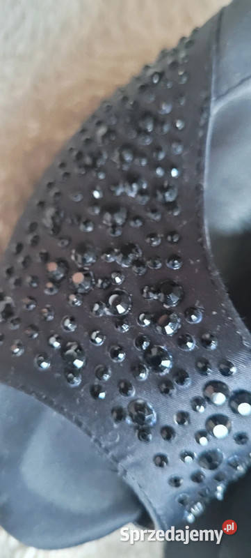 Czarne szpilki firmy Quazi Czółenka Głuszyca