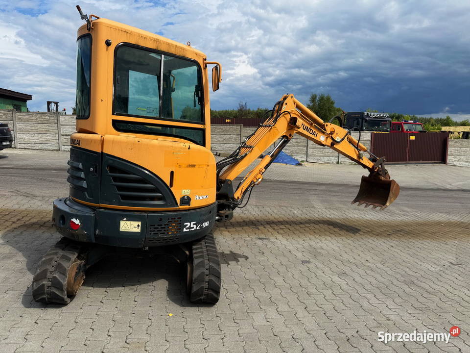 minikoparka HYUNDAI ROBEX 25Z9A 3 łyżki 2730 Rok produkcji 2014 Koparko ładowarki Działoszyn
