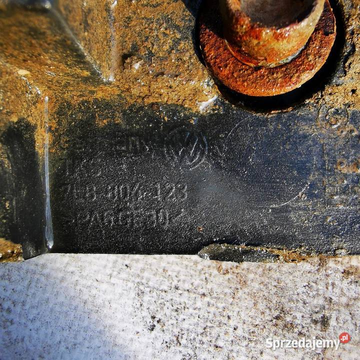 7L8804123 wspornik montażowy podnośnika VW Pozostałe
