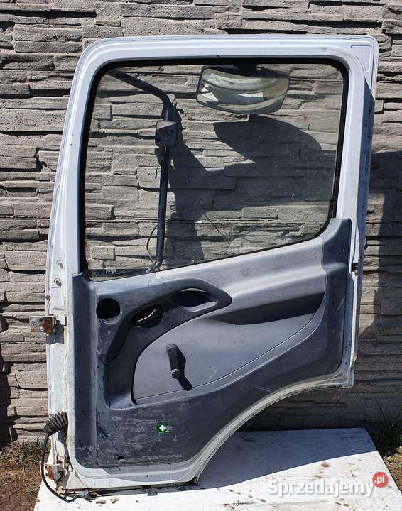 MERCEDES ATEGO DRZWI PRAWE STARY TYP Bieleń